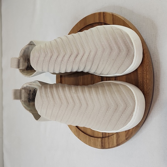 White Mountain Beige Slip On Sneakers Shoes. Uplifting Style.  Size 6.5 - Picture 5 of 8